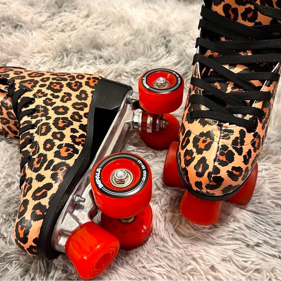 Impala Leopard Quad Rollerskates ✨ - Picture 10 of 11